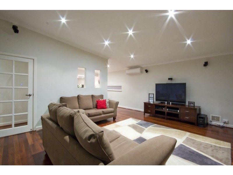 27 Burroughs Road, Karrinyup WA 6018