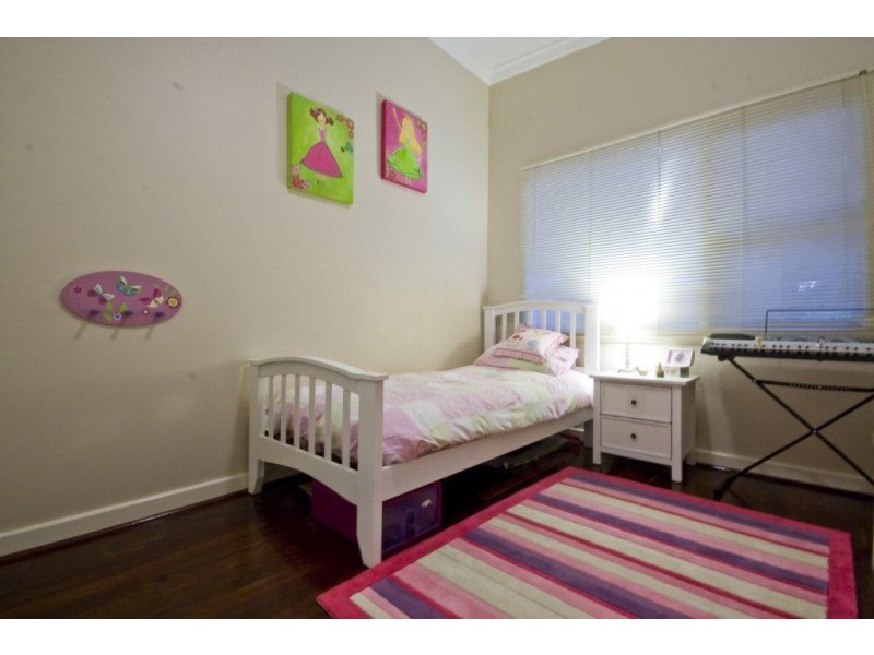 27 Burroughs Road, Karrinyup WA 6018