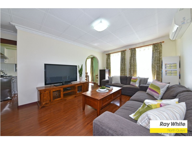 18 Mereworth Way, Girrawheen WA 6064