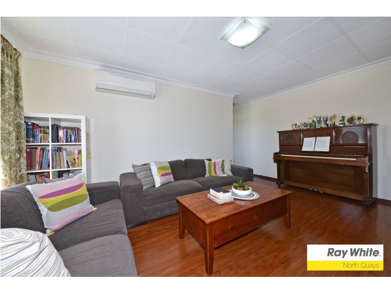 18 Mereworth Way, Girrawheen WA 6064