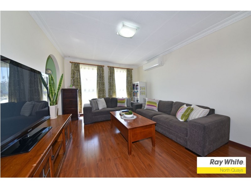 18 Mereworth Way, Girrawheen WA 6064