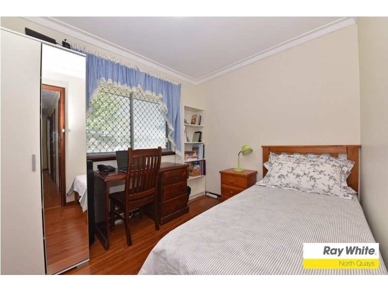 18 Mereworth Way, Girrawheen WA 6064