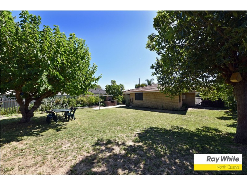 18 Mereworth Way, Girrawheen WA 6064