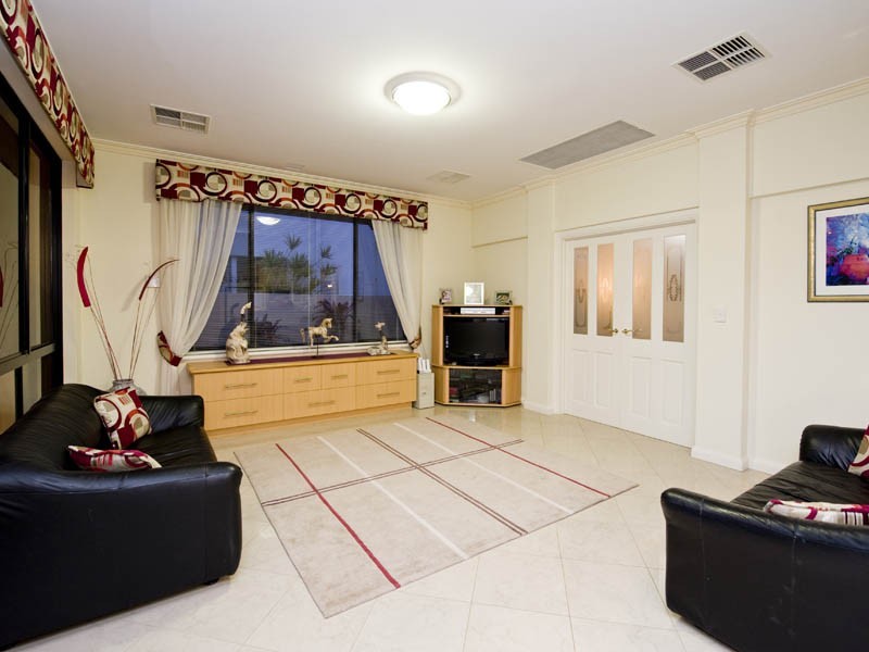 10 Artarmon Rise, Kallaroo WA 6025