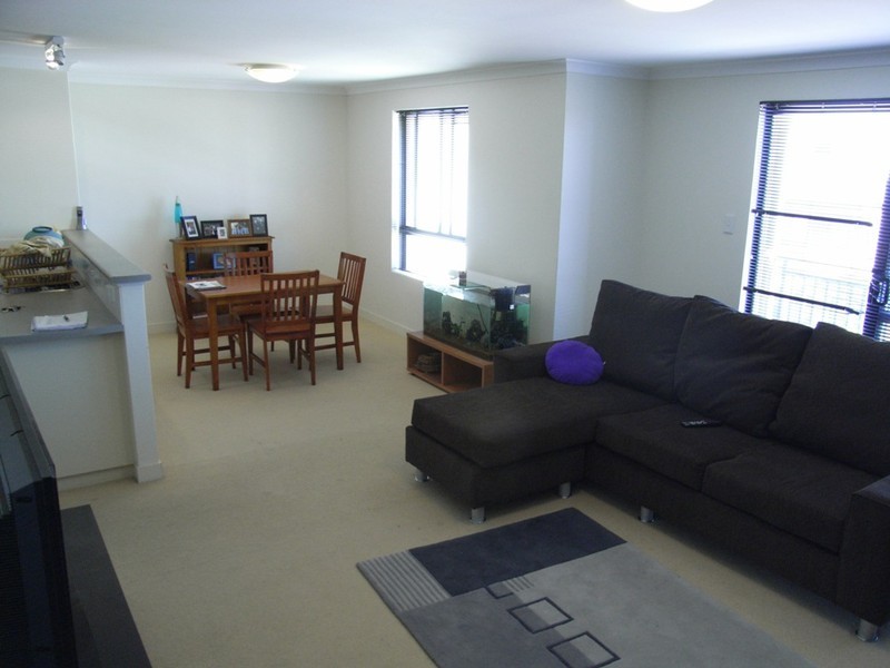 9/2 Wattlebird Loop, Joondalup WA 6027