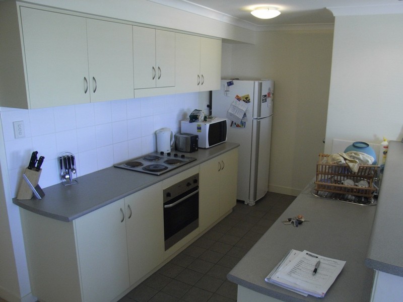 9/2 Wattlebird Loop, Joondalup WA 6027