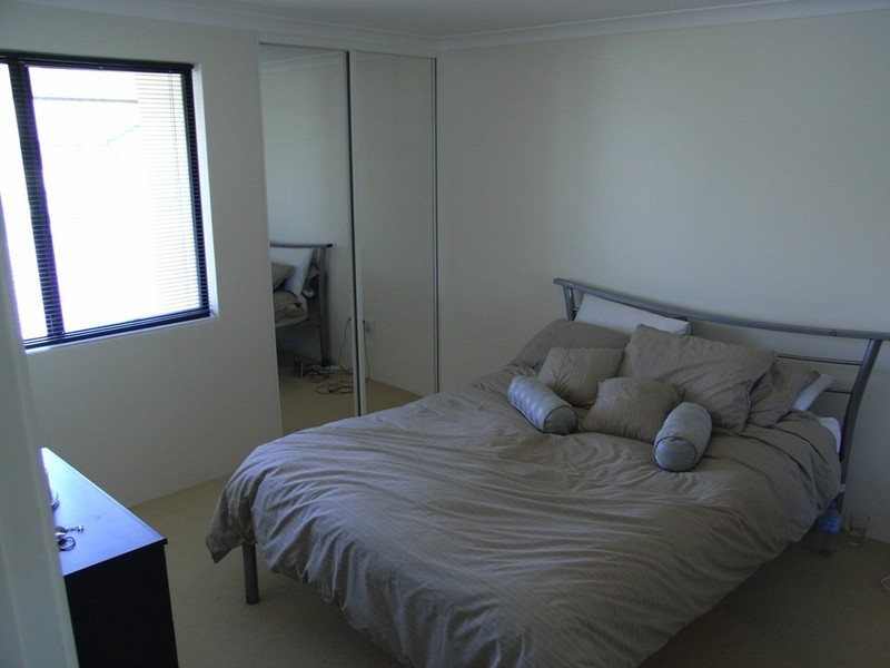 9/2 Wattlebird Loop, Joondalup WA 6027