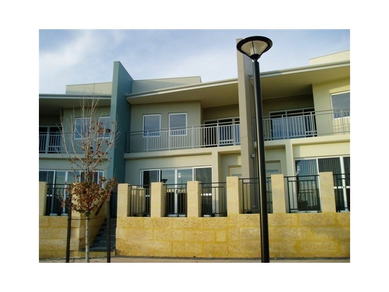 8/10  Pavonia Link, Clarkson WA 6030