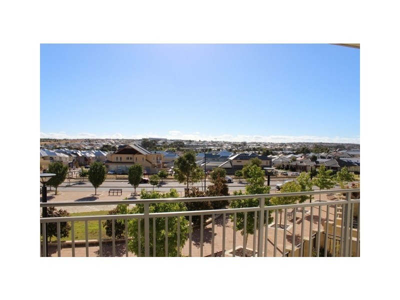 8/10  Pavonia Link, Clarkson WA 6030