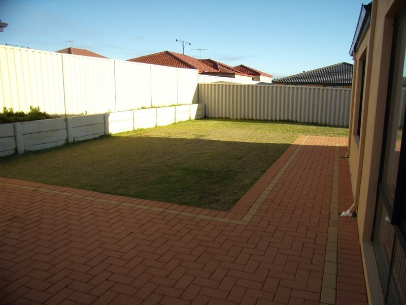 4 Narranbee Ridge, Tapping WA 6065