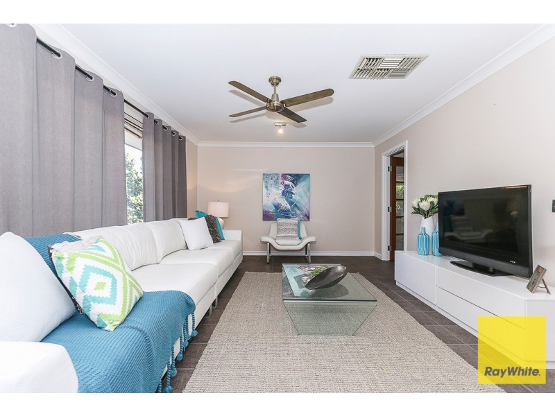 5 Sturt Place, Padbury WA 6025