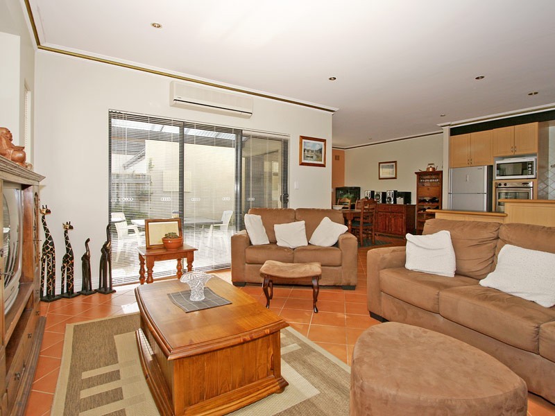 4/20 Coolangatta Retreat, Hillarys WA 6025