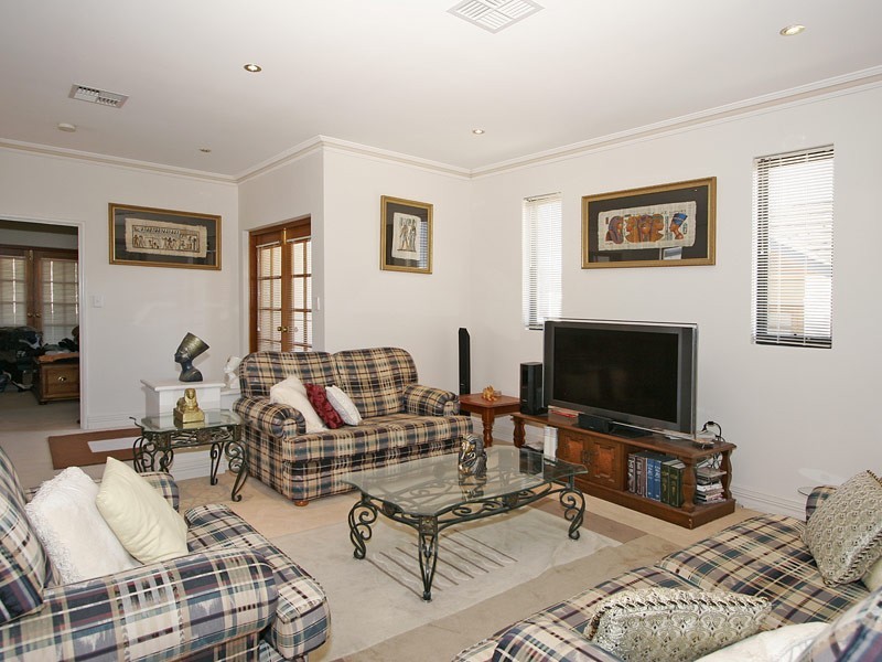 4/20 Coolangatta Retreat, Hillarys WA 6025