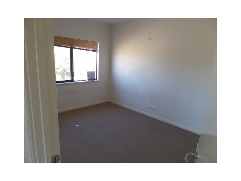 24/1 Spinebill Loop, Joondalup WA 6027