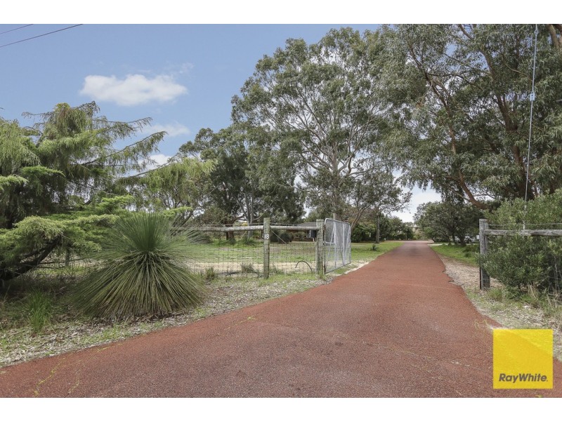 18 Lakes Way, Jandakot WA 6164