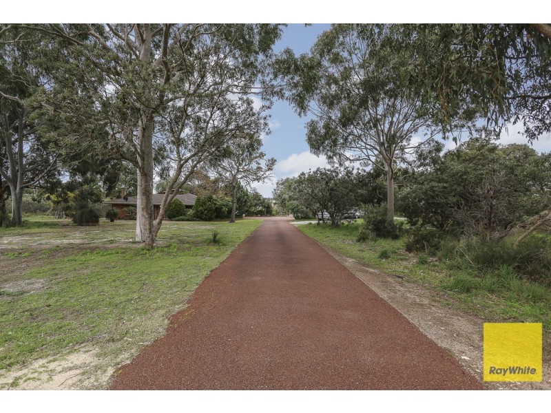 18 Lakes Way, Jandakot WA 6164