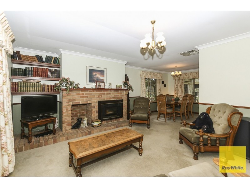 18 Lakes Way, Jandakot WA 6164