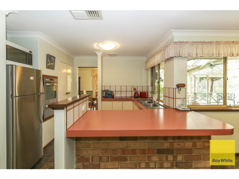 18 Lakes Way, Jandakot WA 6164