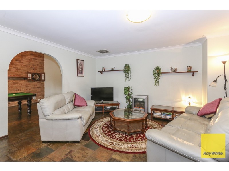 18 Lakes Way, Jandakot WA 6164