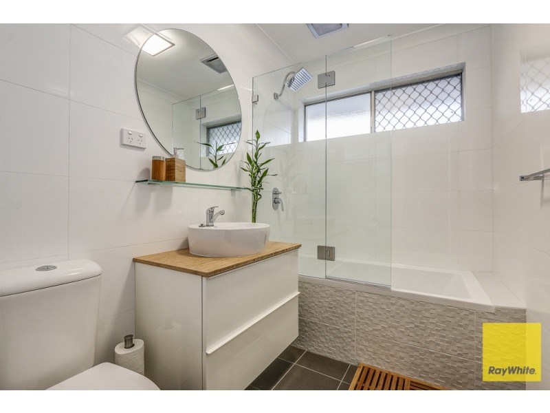 15 Fraser Way, Padbury WA 6025