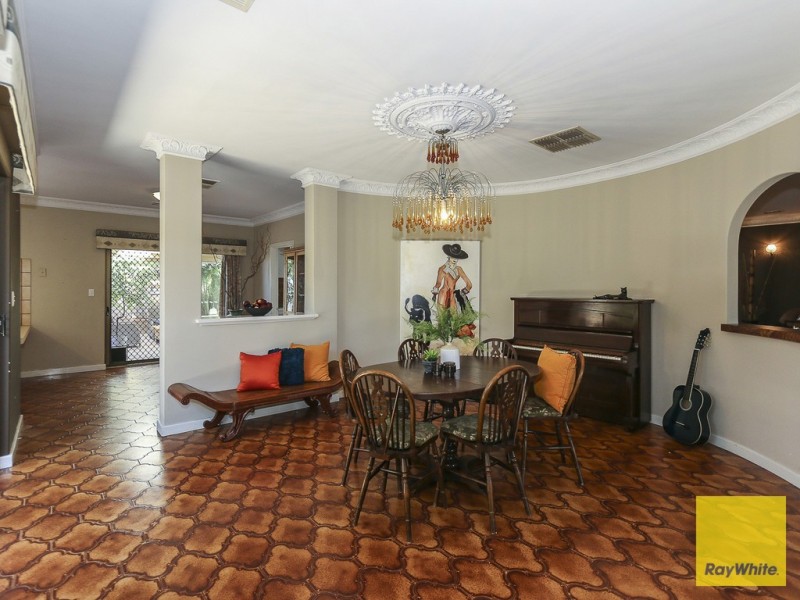 24 Hadley Gardens, Kardinya WA 6163