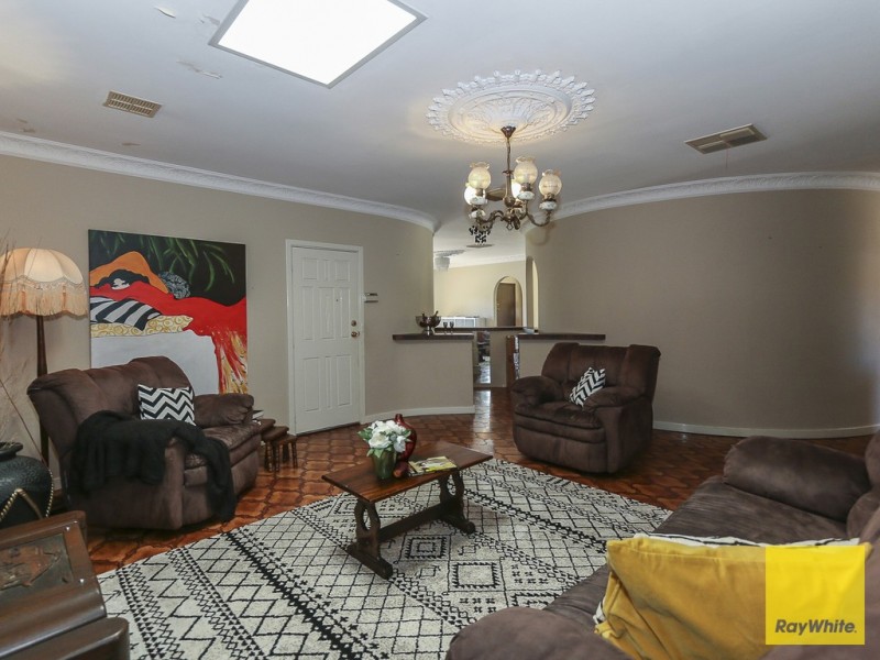 24 Hadley Gardens, Kardinya WA 6163