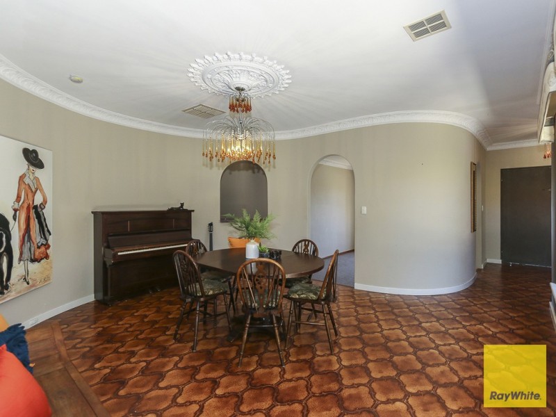 24 Hadley Gardens, Kardinya WA 6163