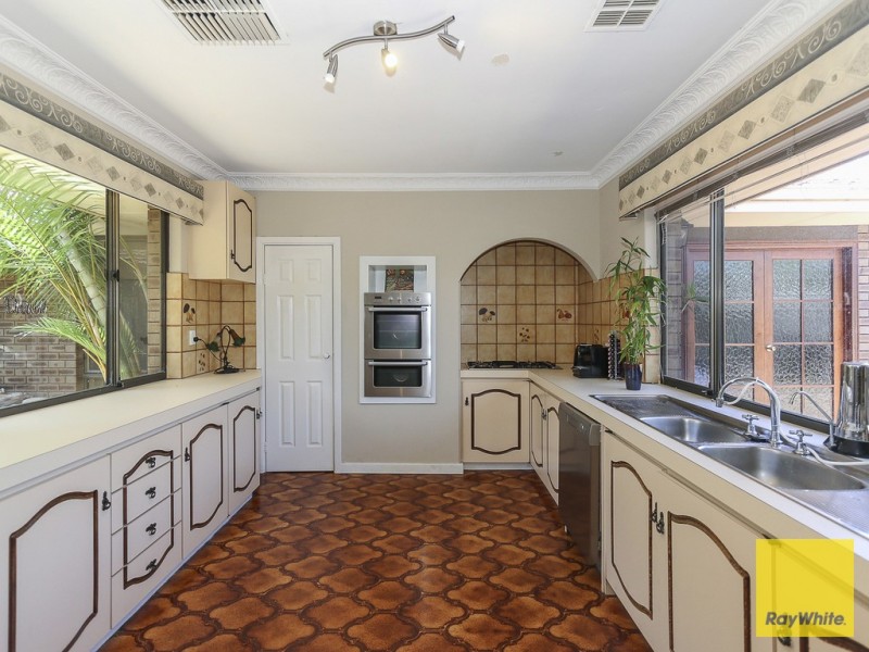 24 Hadley Gardens, Kardinya WA 6163