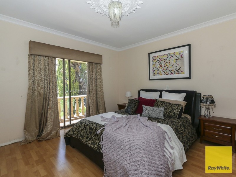 24 Hadley Gardens, Kardinya WA 6163