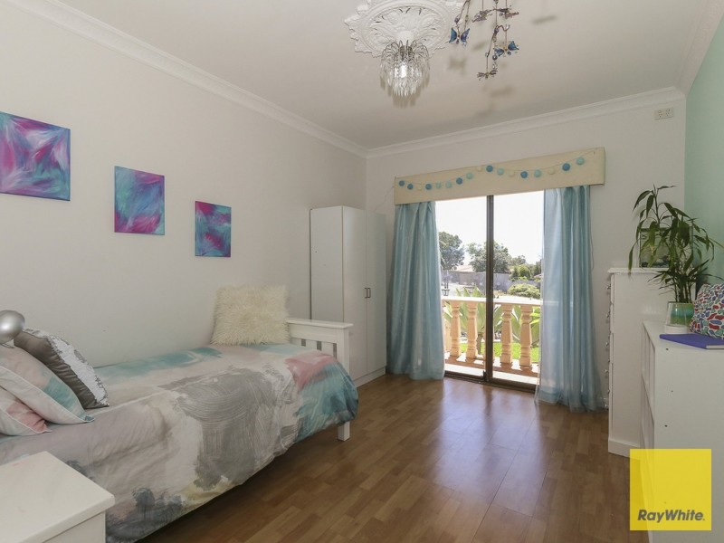 24 Hadley Gardens, Kardinya WA 6163