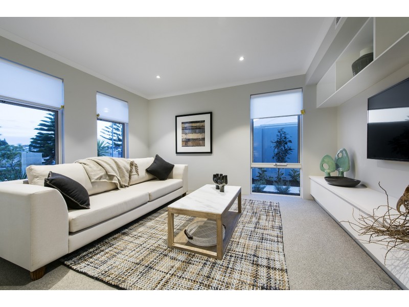 17 Seychelles Lane, Hillarys WA 6025