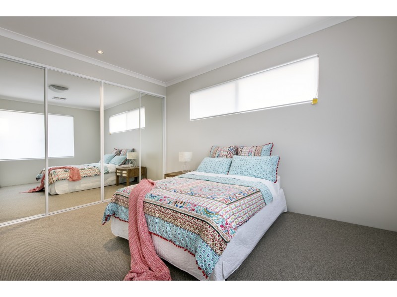 17 Seychelles Lane, Hillarys WA 6025