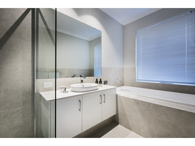 17 Seychelles Lane, Hillarys WA 6025