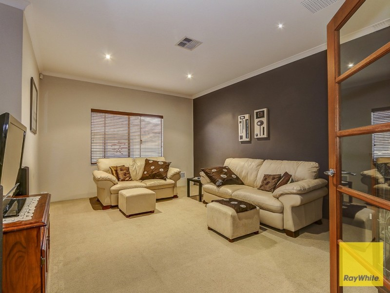 4 Fairland Loop, Madeley WA 6065
