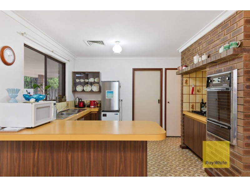 10 Reston Court, Duncraig WA 6023