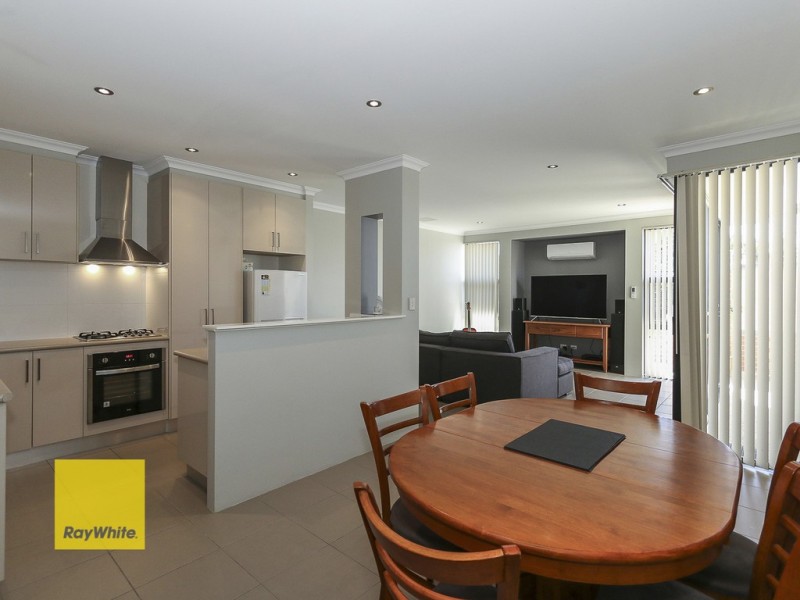 3/2 Dana Way, Madeley WA 6065