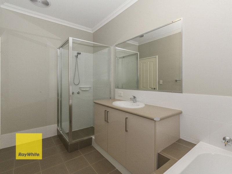 3/2 Dana Way, Madeley WA 6065