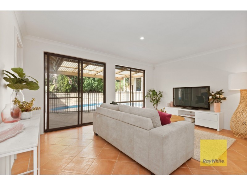 19 Fawkner Gardens, Hillarys WA 6025