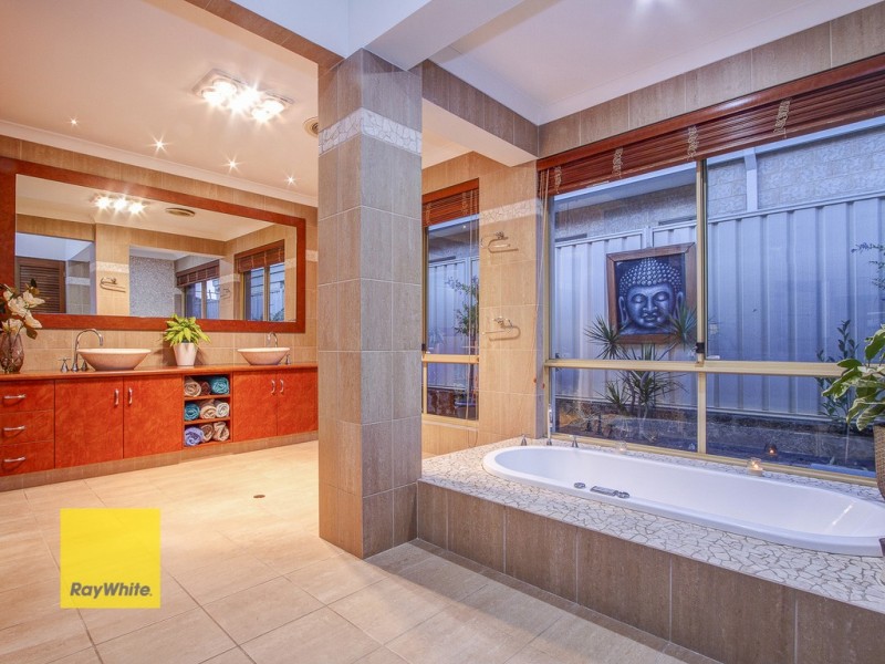 15 Glenvista Way, Madeley WA 6065