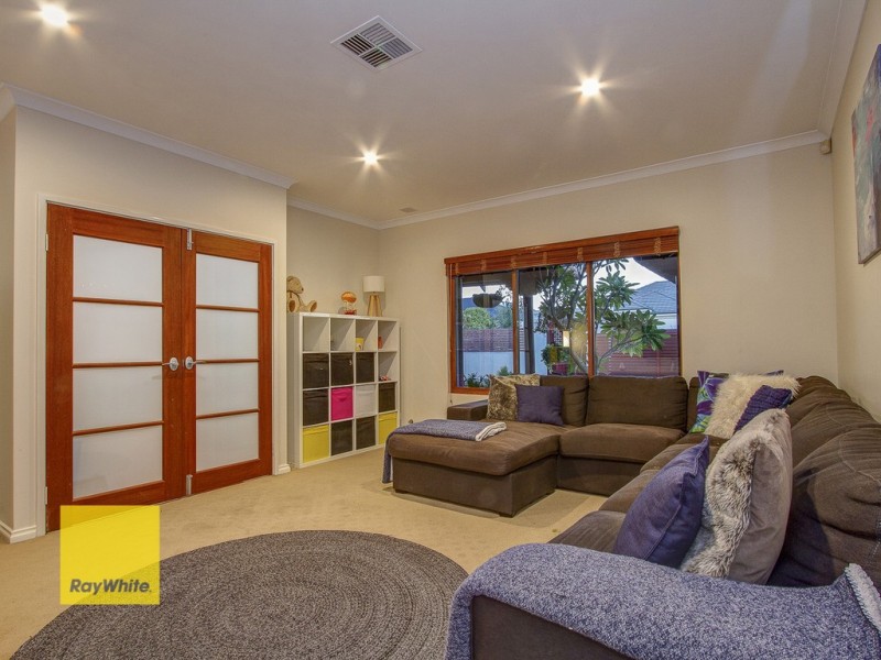 15 Glenvista Way, Madeley WA 6065