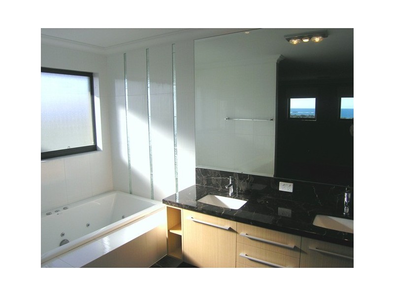 10 Fourmile Ave, Burns Beach WA 6028