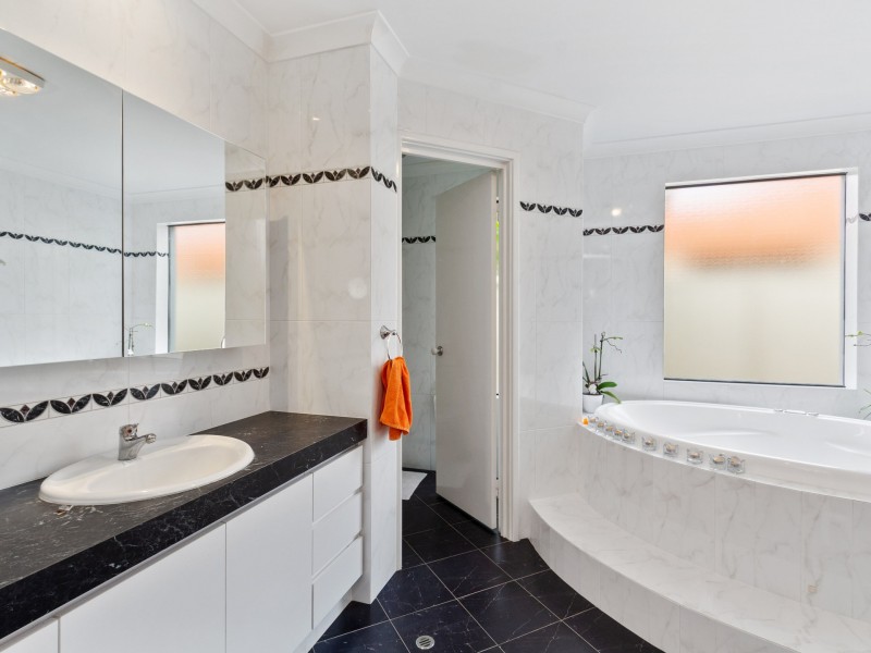 35 Russell Road, Madeley WA 6065