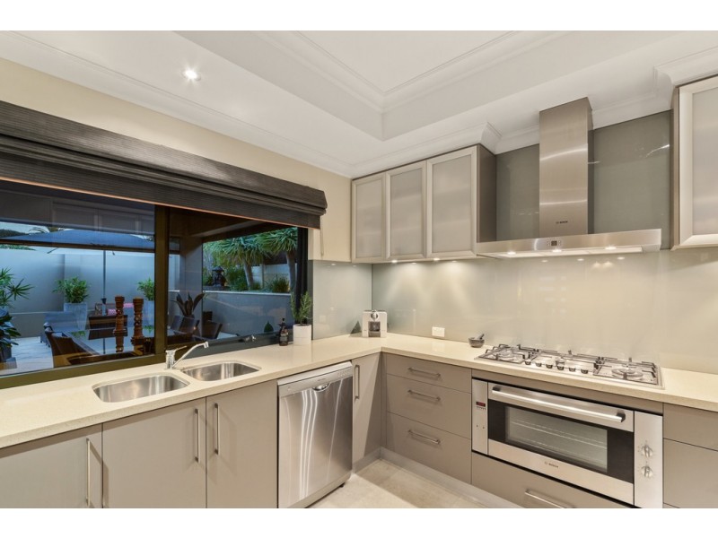 10A Mary Street, Watermans Bay WA 6020