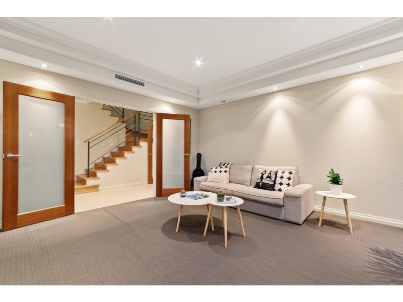 10A Mary Street, Watermans Bay WA 6020