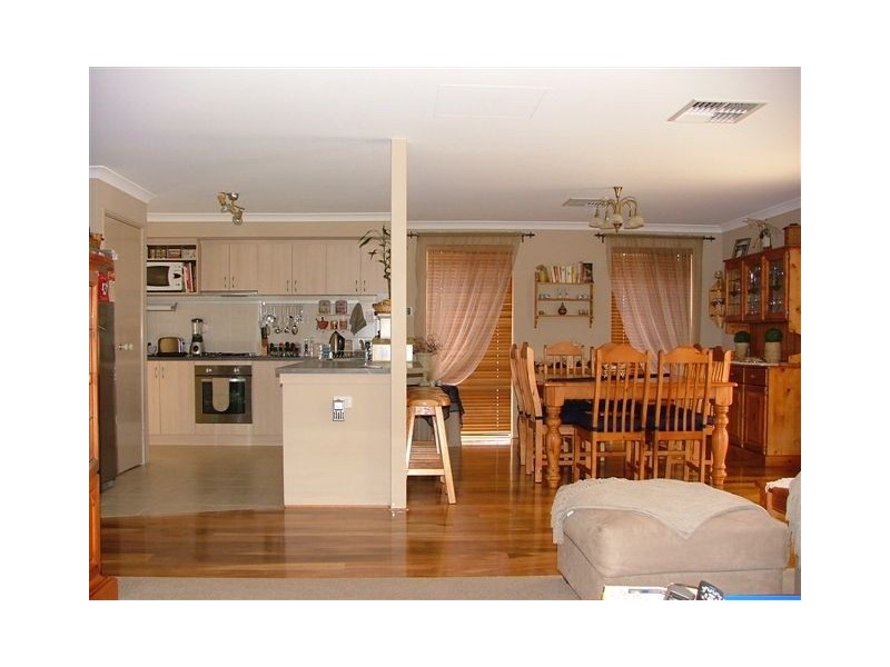 27 Honeymyrtle Turn, Stirling WA 6021