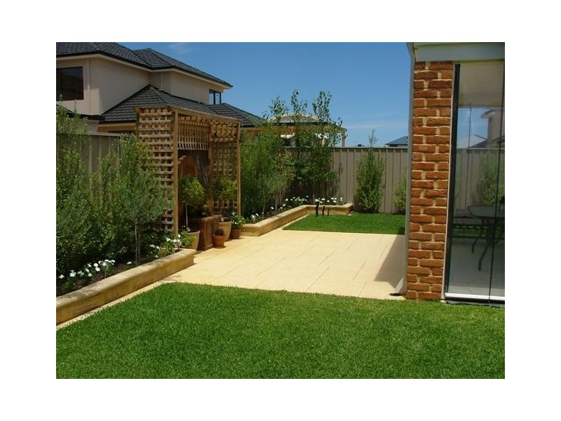 27 Honeymyrtle Turn, Stirling WA 6021