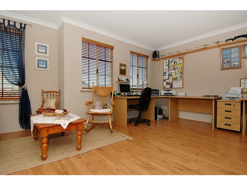 27 Honeymyrtle Turn, Stirling WA 6021