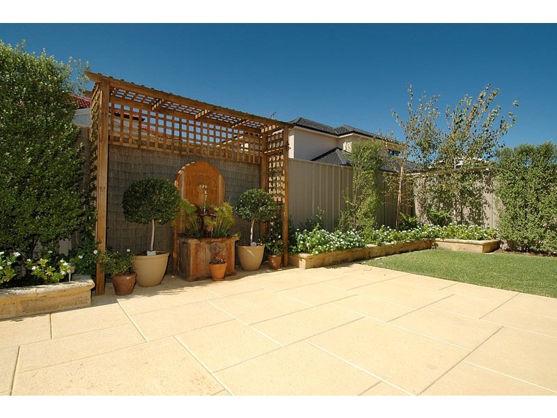 27 Honeymyrtle Turn, Stirling WA 6021