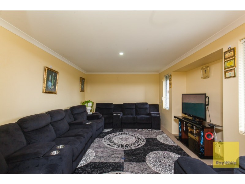 31 Harford Way, Girrawheen WA 6064