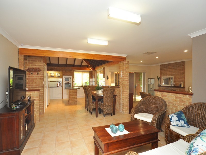 9 Clapton Court, Kingsley WA 6026